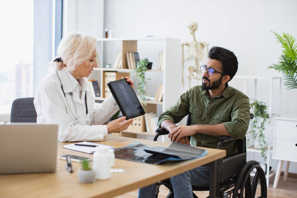 istock Efficient traumatologist reassuring patient about diagnosis in hospital interior 2148096267