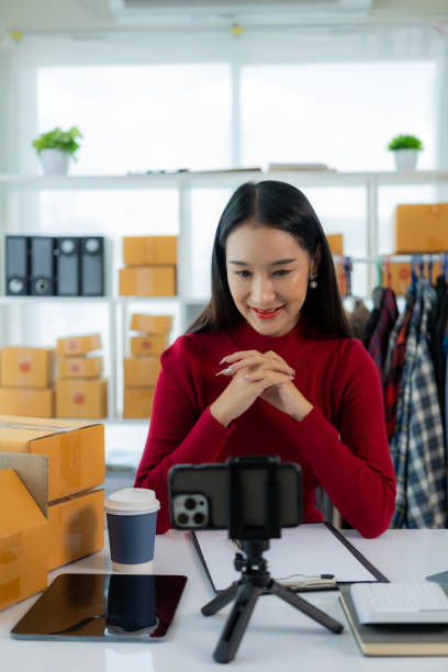 istock Eco-friendly packaging boxes in Asian stores, home retail, small SME owners, working people, Asian women, Gen Z, happy people, smiling proudly. Vertical image. 2148161237