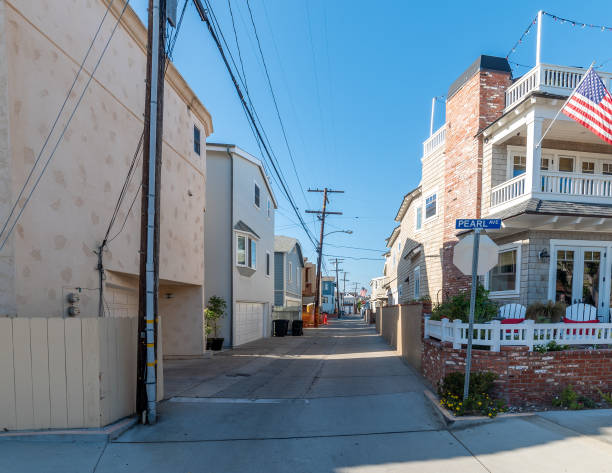 istock Backstreet in Balboa Island on a sunny day 2148162725
