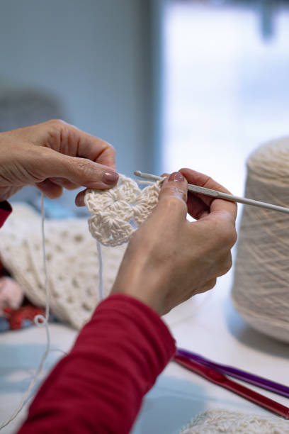 Hands Crocheting. - foto de stock