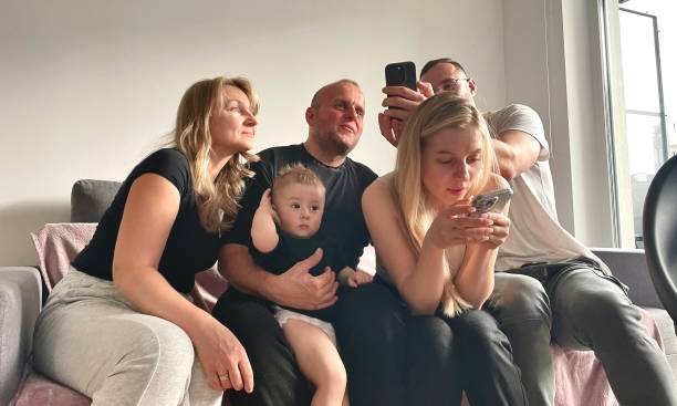 On the weekend, the whole family gathered, and had fun chatting.