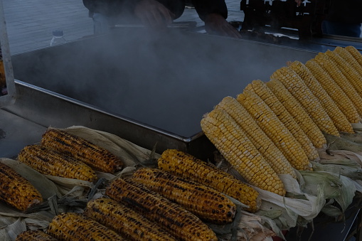 The most popular Turkish street food is preserved and roasted corn, a healthy food.