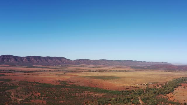 Wilpena Pound aerial hover