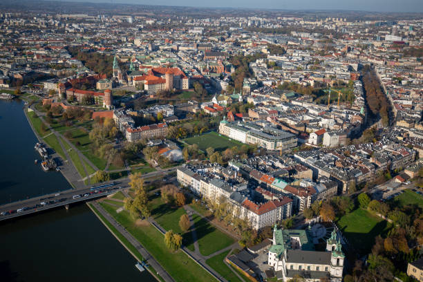 aerial balloon view of the city, wawel royal castle with wawel cathedral, vistula river and grunwald bridge, krakow, poland - cieszyn zdjęcia i obrazy z banku zdjęć