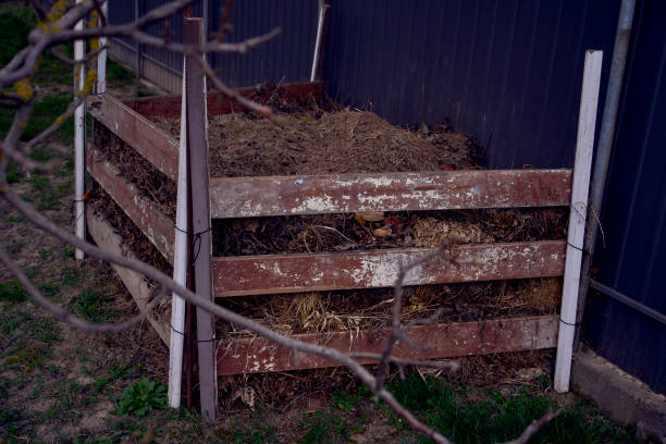 istock compost barrier, home processing of organic waste 2148273757