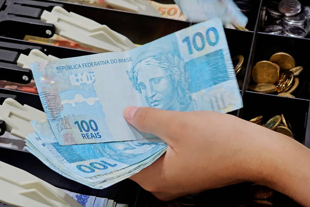 istock Counting 100s to put back in the drawer 2148286426