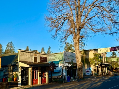 Murphys, California: 04/11/2024 - Murphys is a village located in the foothills of the Sierra Nevada mountains in Calaveras County, California. A former gold mining settlement, the Main Street today is a tourist destination.