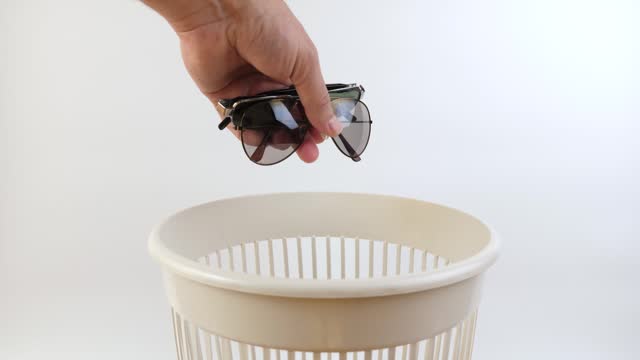 Old glasses are thrown into the trash can. Disposal of household waste.