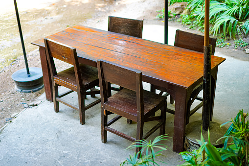 Wooden dining table sets are suitable for restaurants with natural decorations.