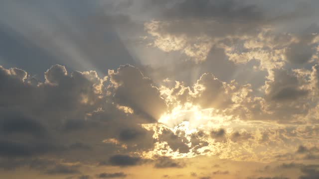 Sun Rays Through Clouds At Sunset 4k