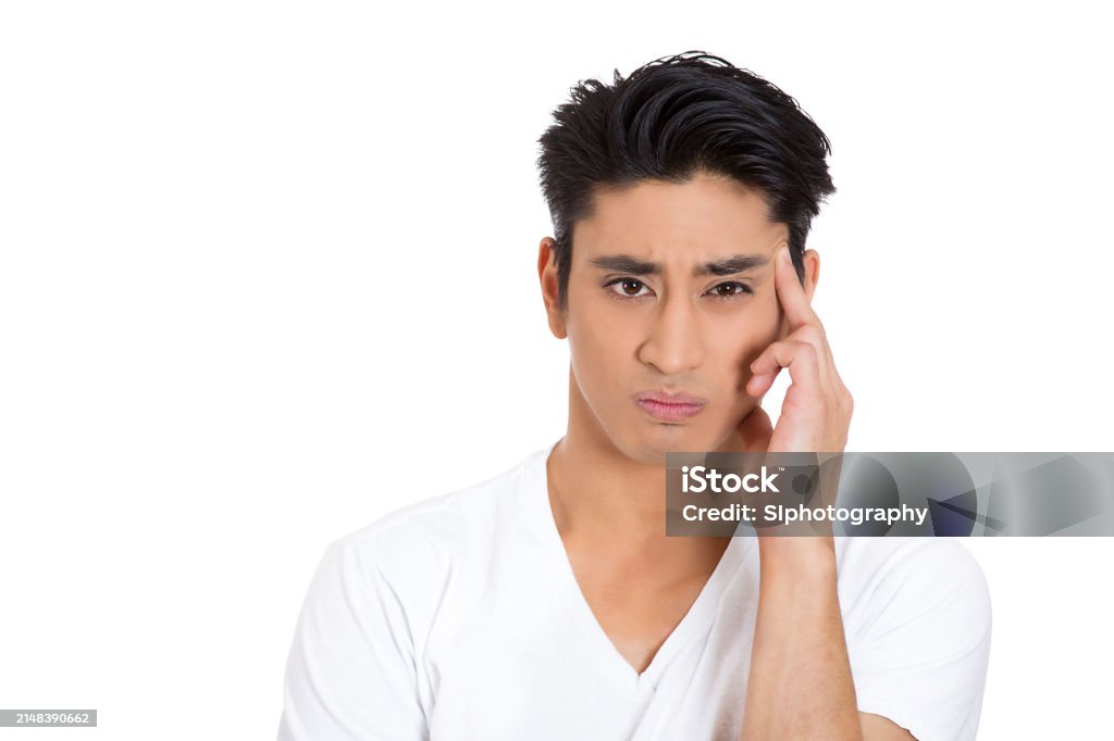 Muotokuva tyytymättömästä vihaisesta miehestä, joka katsoo kameraan - Rojaltivapaa avainsanalla 25−29 vuotta ja tyyppiä Kuvapankin valokuva Muotokuva tyytymättömästä vihaisesta miehestä, joka katsoo kameraan - Rojaltivapaa avainsanalla 25−29 vuotta ja tyyppiä Kuvapankin valokuva