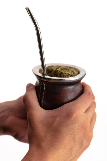 Mano sosteniendo un mate. - foto de stock