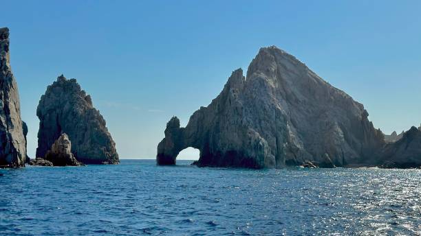 istock Rock Formation Arch at Cabo San Lucas 2148454175