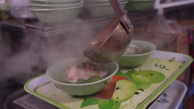 Vietnam sells famous noodle soup