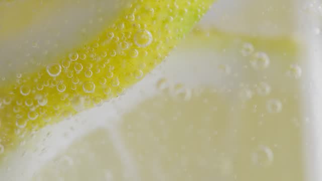 Refreshing Lemon Soda: Macro Bubbles