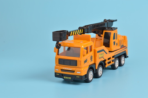 Construction Truck and Metal Cars Toy Set with Pull Back Functionality, Including a Toy Crane