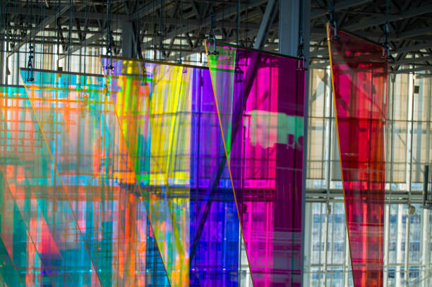 Color reflections in Intesa Sanpaolo