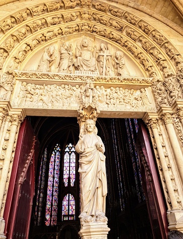 Santa Capilla (en francés: Sainte Chapelle), Paris, Francia