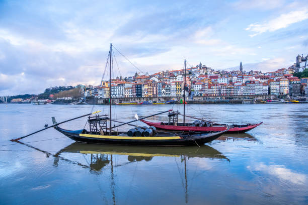 istock Eraly morning at Duoro River riverside from Vila Nova de Gaia 2148544516