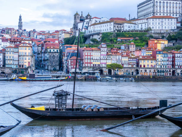 istock Eraly morning at Duoro River riverside from Vila Nova de Gaia 2148544530