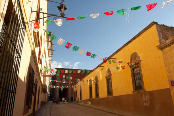 istock A festive colonial street 2148550033