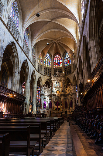 Overview of the nave and choir of the Cathedral of Saint-Étienne in Toulouse
