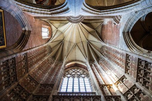 Ceiling view from below, in broken arches, of the north aisle of the Cathedral of Saint-Étienne in Toulouse
