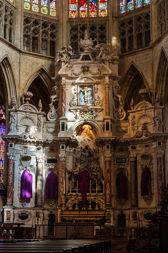 Main altar at the threshold of the choir of the Cathedral of Saint-Étienne in Toulouse