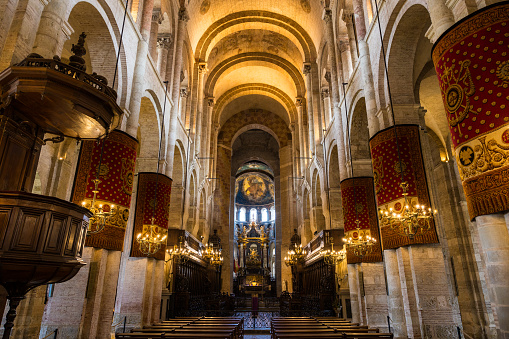 Overview of the nave of the Basilica of Saint-Sernin in Toulouse