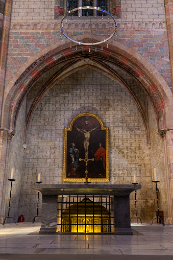 Golden reliquary containing the remains of Thomas Aquinas inside the Church of the Jacobins in Toulouse
