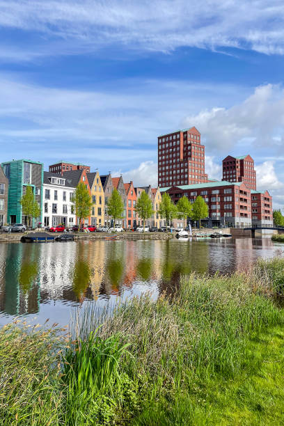 istock Amersfoort, Nederlands stadsgezicht in de wijk Vathorst 2148582197