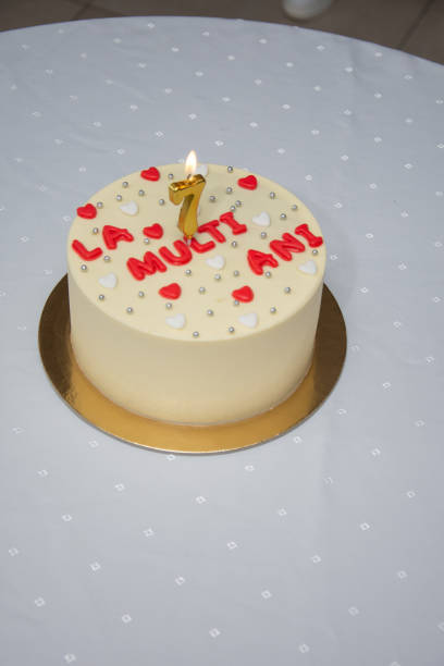 istock 7 year anniversary cake, with the message in Romanian: 