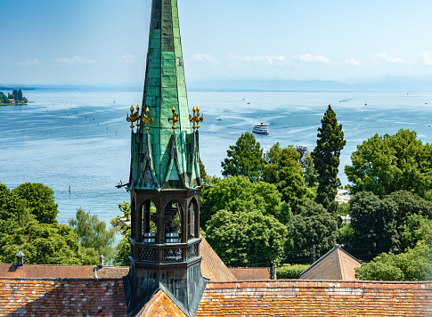 Description: View of the east tower of the Minster of Our Lady and the lake with boat traffic on a sunny summer day. Constance, Lake Constance, Baden-Württemberg, Germany, Europe.