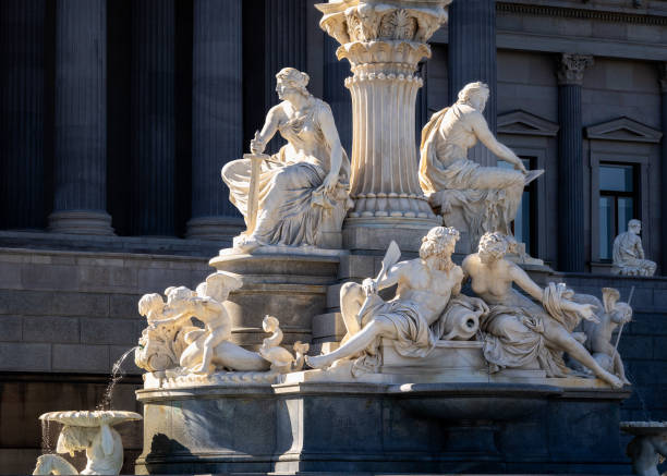 fontaine en marbre devant le parlement autrichien - beautiful famous place ideas construction photos et images de collection