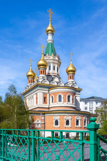 iglesia ortodoxa rusa de san nicolás en viena desde el puente - cathedral russian orthodox clear sky tourism fotografías e imágenes de stock