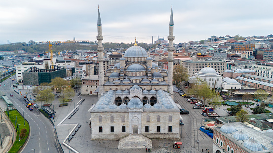 The New Mosque (Turkish: Yeni Cami, originally named the Valide Sultan Mosque, Turkish: Valide Sultan Camii)