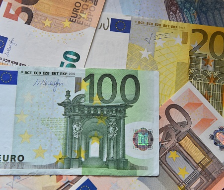 Some current euros bills