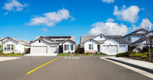 istock Single story single family homes 2148759699