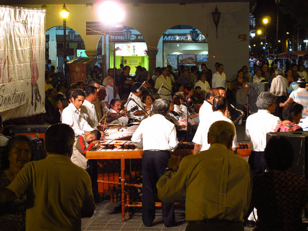 die menschen in oaxaca, mexiko - north american tribal culture photography color image horizontal stock-fotos und bilder