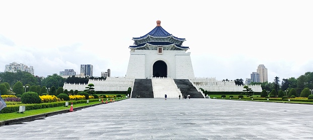 The architecture of Chiang Kai-Shek Memorial Hall is inspired by Tiantan in Beijing. The four sides of the structure are similar to those of the pyramids in Egypt.