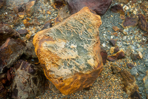 detal bloku kamiennego rudy żelaza w kopalni rio tinto - metal ore mineral stone block zdjęcia i obrazy z banku zdjęć