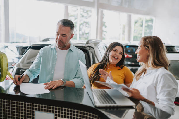 istock Father signing car purchase contract for daughter 2148823920