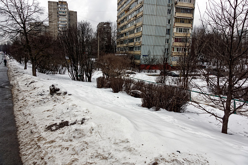 Snow-covered paths in a residential area of Moscow, in winter