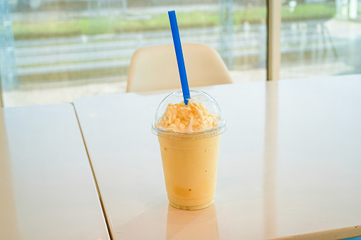 Milk shakes are a snack drink that has a variety of ingredients to choose from and are especially popular among children. This drink can be purchased in most coffee shops in Thailand.