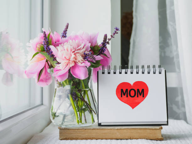 istock Notepad with the word MOM. Greeting card 2148848297
