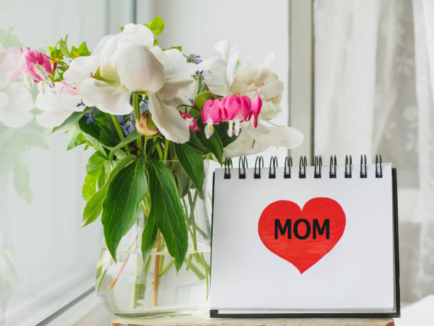 istock Notepad with the word MOM. Greeting card 2148848313