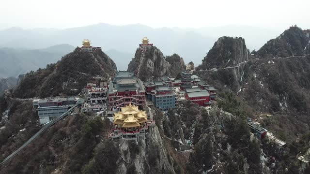 Laojun Mountain golden top