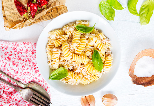 boiled pasta with minced chicken breast and basil