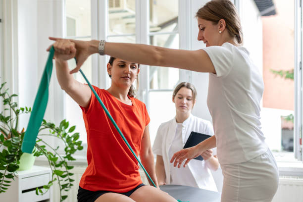 istock Physiotherapy, manual therapy, orthopedics 2148902512
