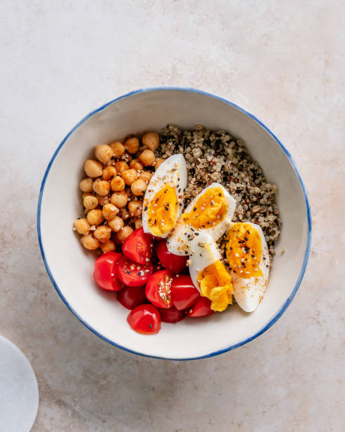 Bowl with quinoa, chickpeas, tomatoes and egg